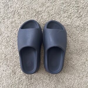 yeezy slides